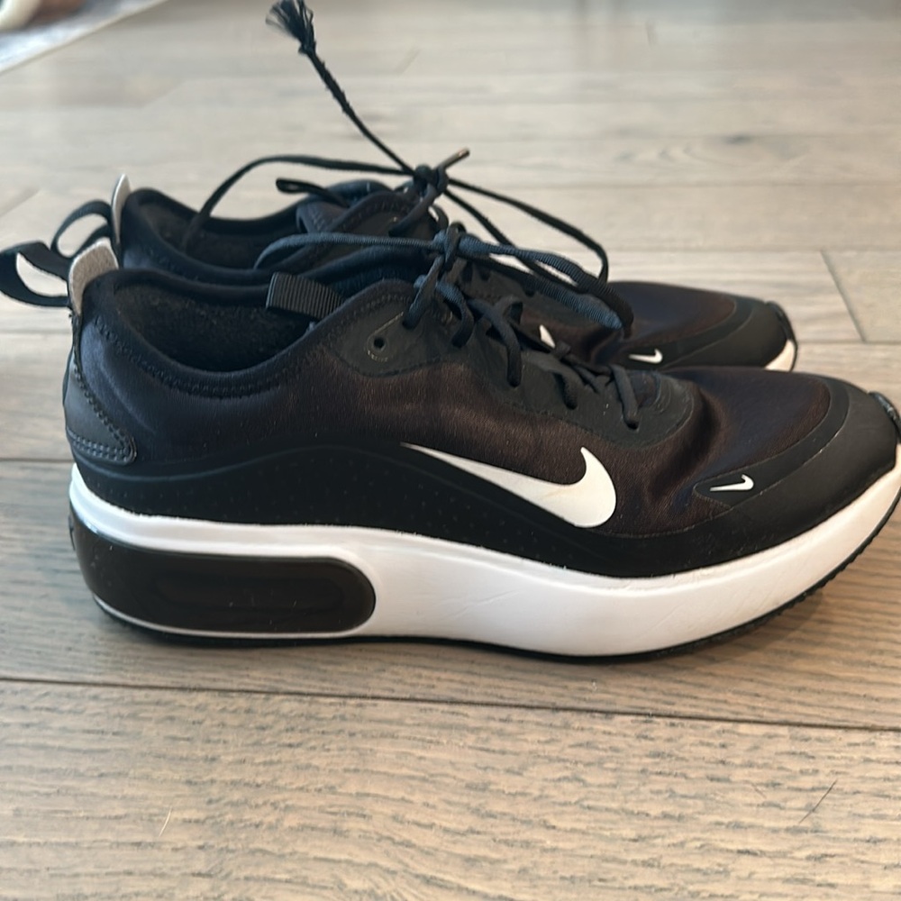 NIKE Air Max Dia Black/White sz 7.5